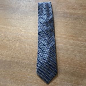 Paul Stuart tie, never worn, no smoke,